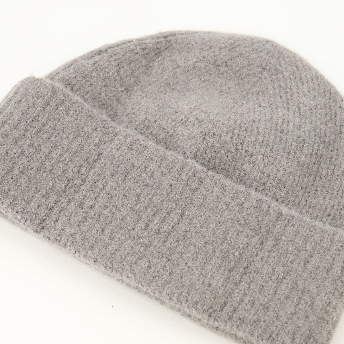 Bonnet en maille d’alpaga gris