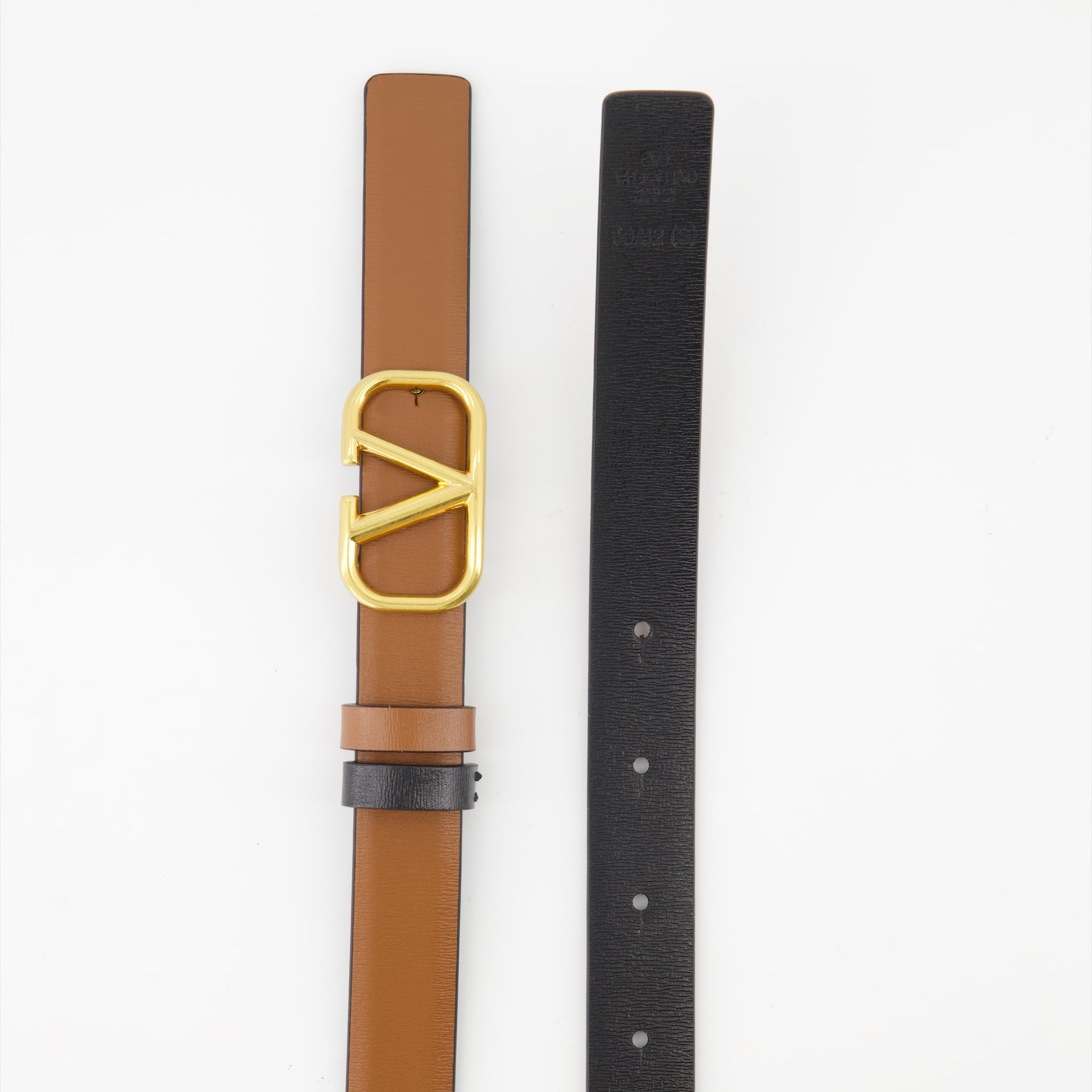 Reversible VLogo belt, leather accessory, adjustable belt, Valentino Garavani belt, signature buckle