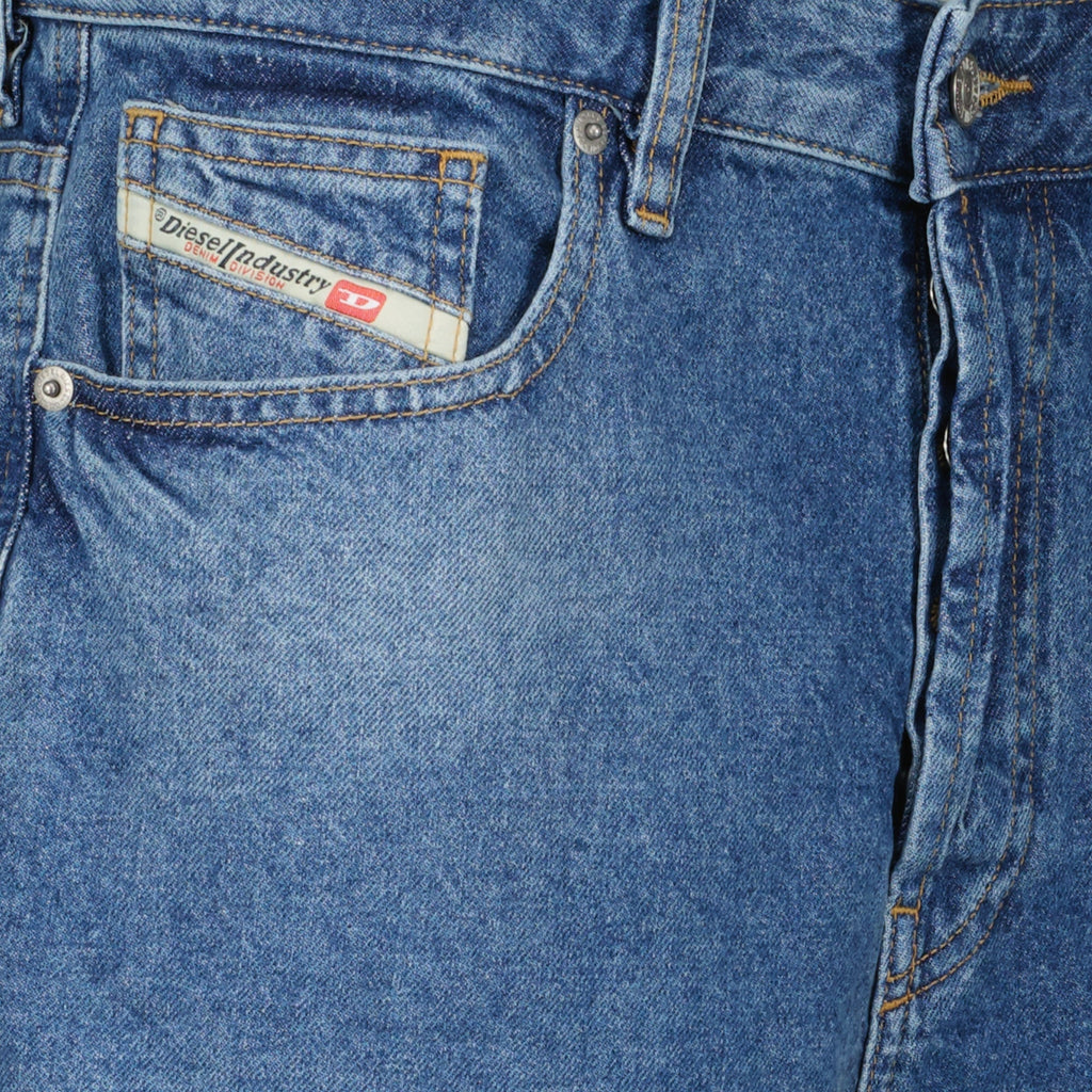 Immagine dei pantaloni denim D-Sire di Diesel per donne - Stagione Primavera-Estate 2026 - Dettaglio Vista 1