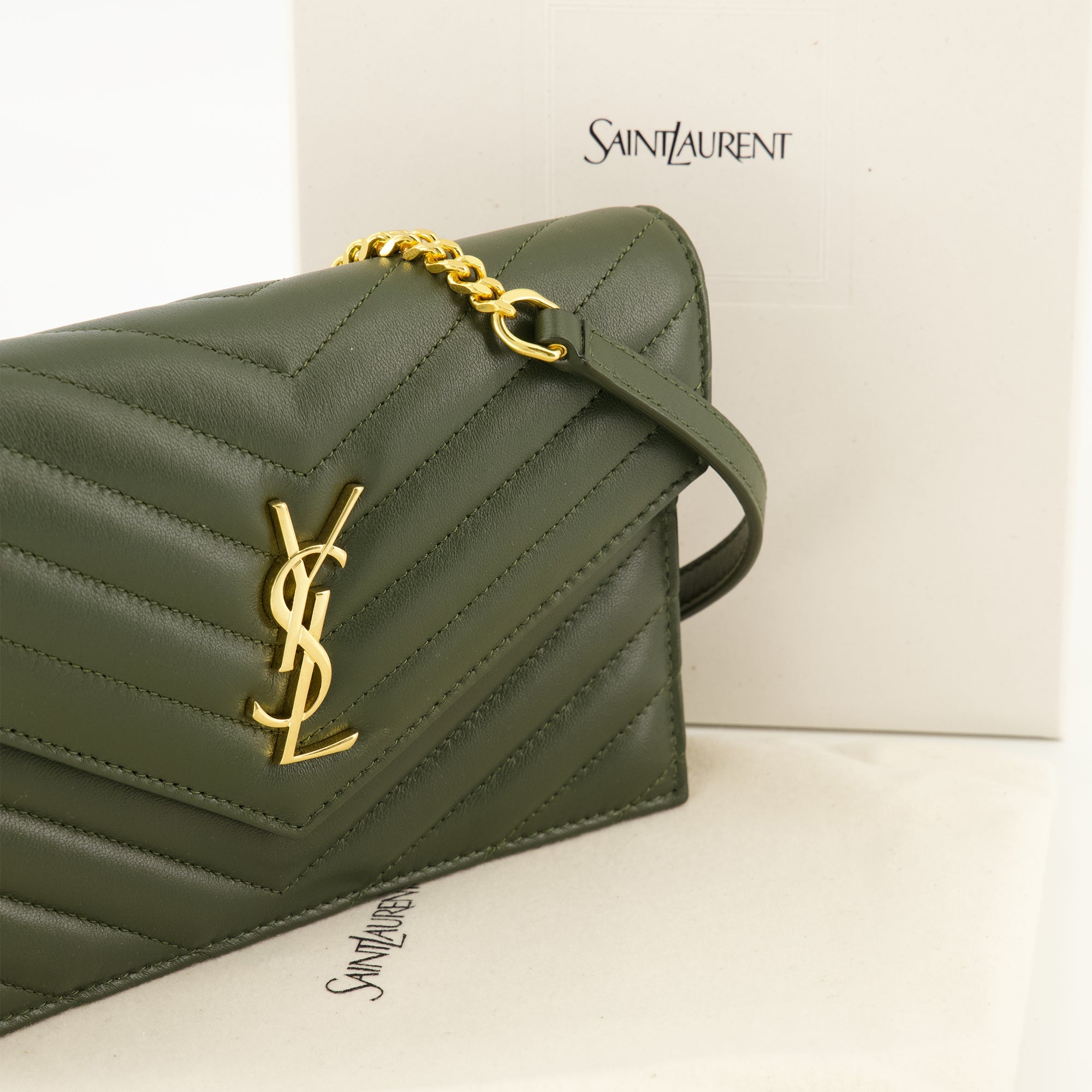 サンローランの女性用カサンドルエンベロープウォレットの画像 - シーズン春夏2026 - 詳細ビュー1