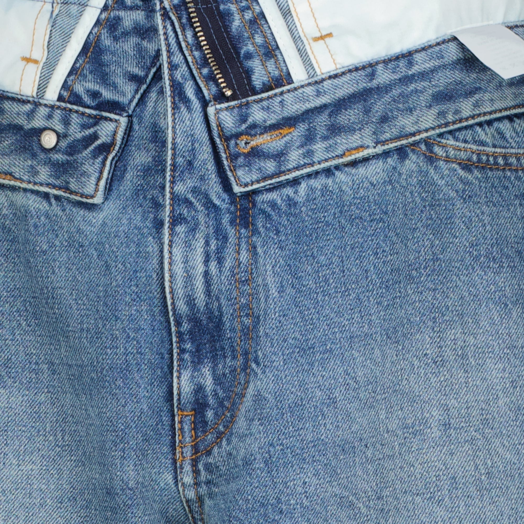 Mm6の女性用ドレイトデニムジーンズの画像 - シーズン春夏2026 - 詳細ビュー1