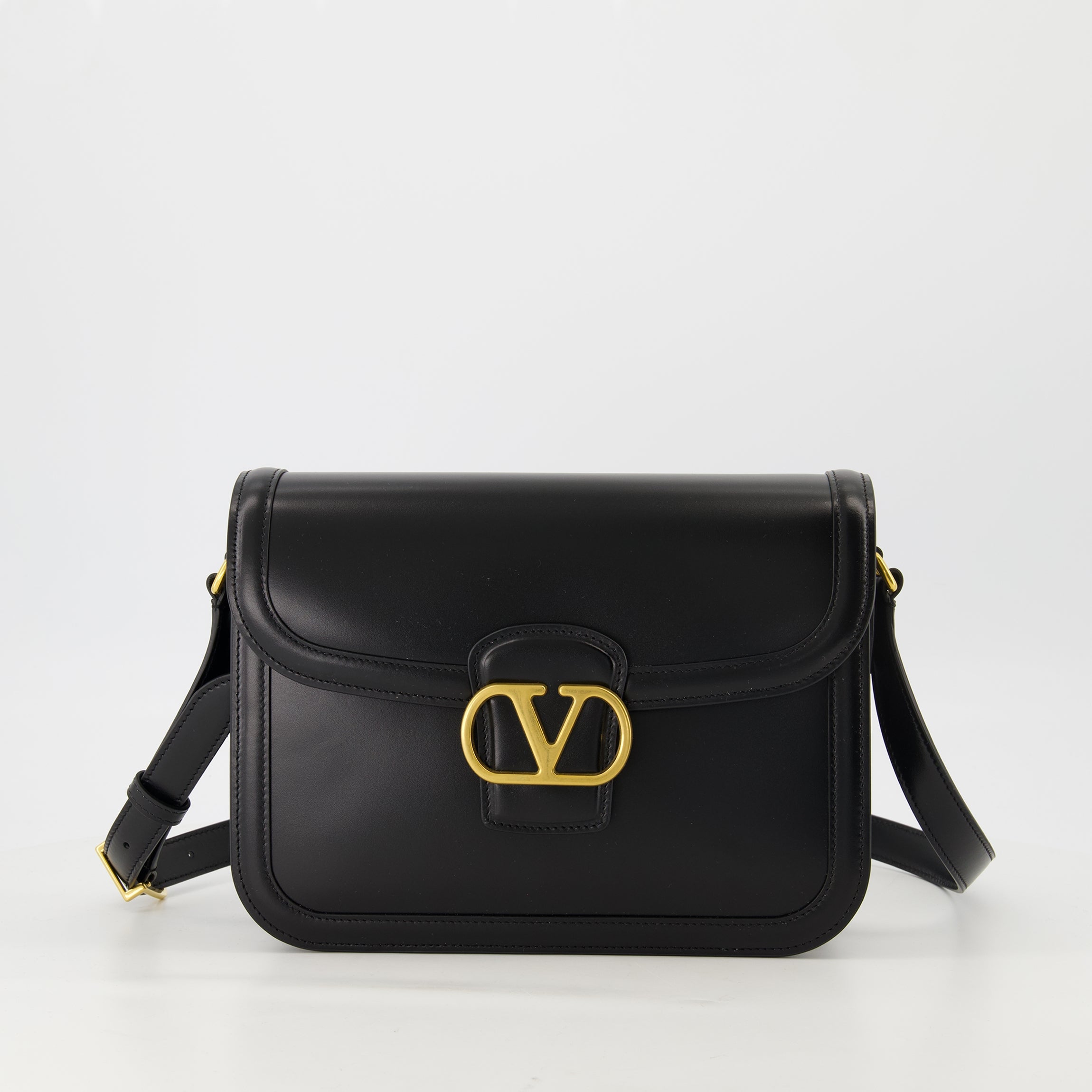 VLogo shoulder bag, Valentino Garavani bag, luxury leather bag, elegant shoulder bag, designer accessories