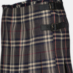 Image of Check Wool Kilt by Burberry for Women - Season Autumn-Winter 2025 - Product detail view 2