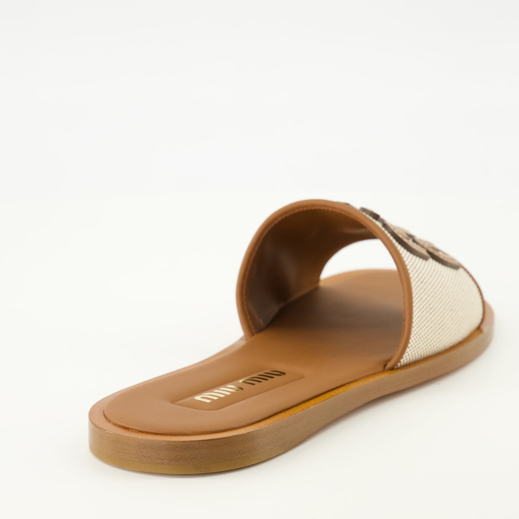 Imagen de mules de lienzo y cuero marrón de Miu Miu para mujeres - Temporada Primavera-Verano 2026 - Vista trasera