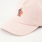 Imagen de gorra de gabardina de algodón rosa de Moncler Grenoble para mujeres - Temporada Otoño-Invierno 2024 - Vista de detalle 2