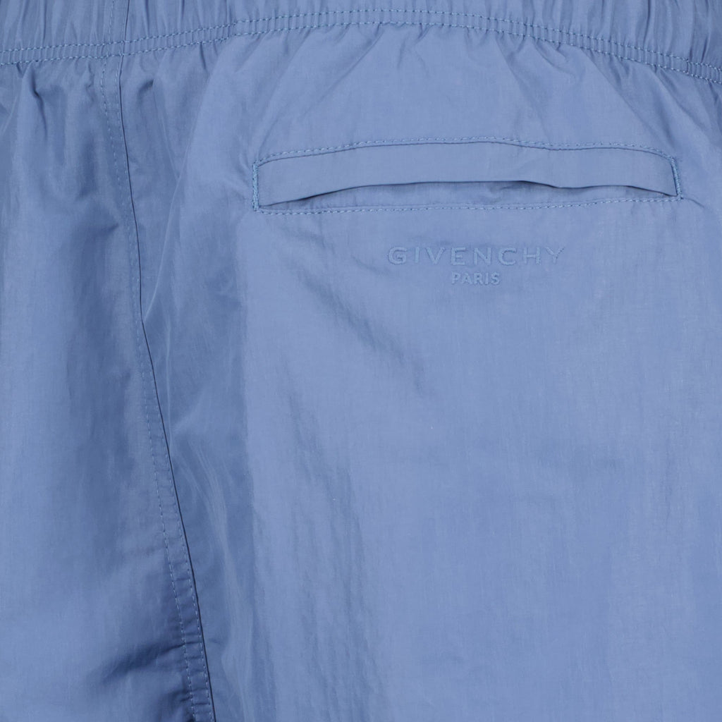 Bilde av blå svømmebukser fra Givenchy for menn - Sesong Vår-Sommer 2026 - Detaljvisning 2