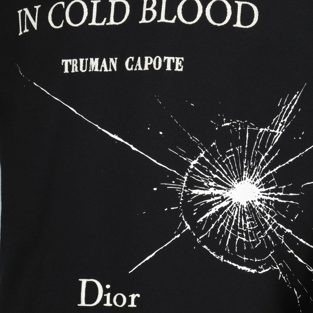 T-shirt brodé Black Book Cover