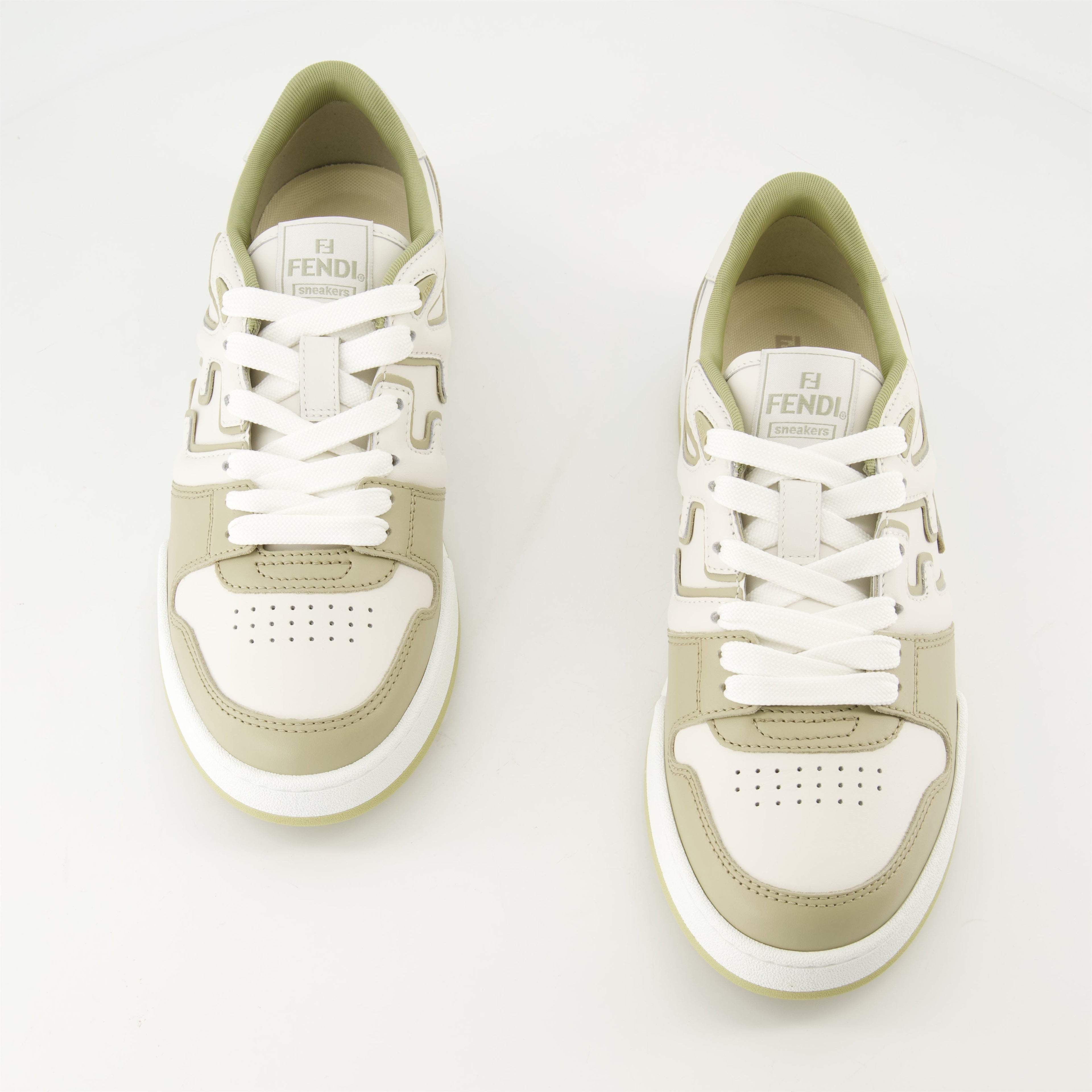 Image des baskets Fendi Match vert olive de Fendi pour hommes - Saison Printemps-Été 2025 - Vue du dessus de la paire