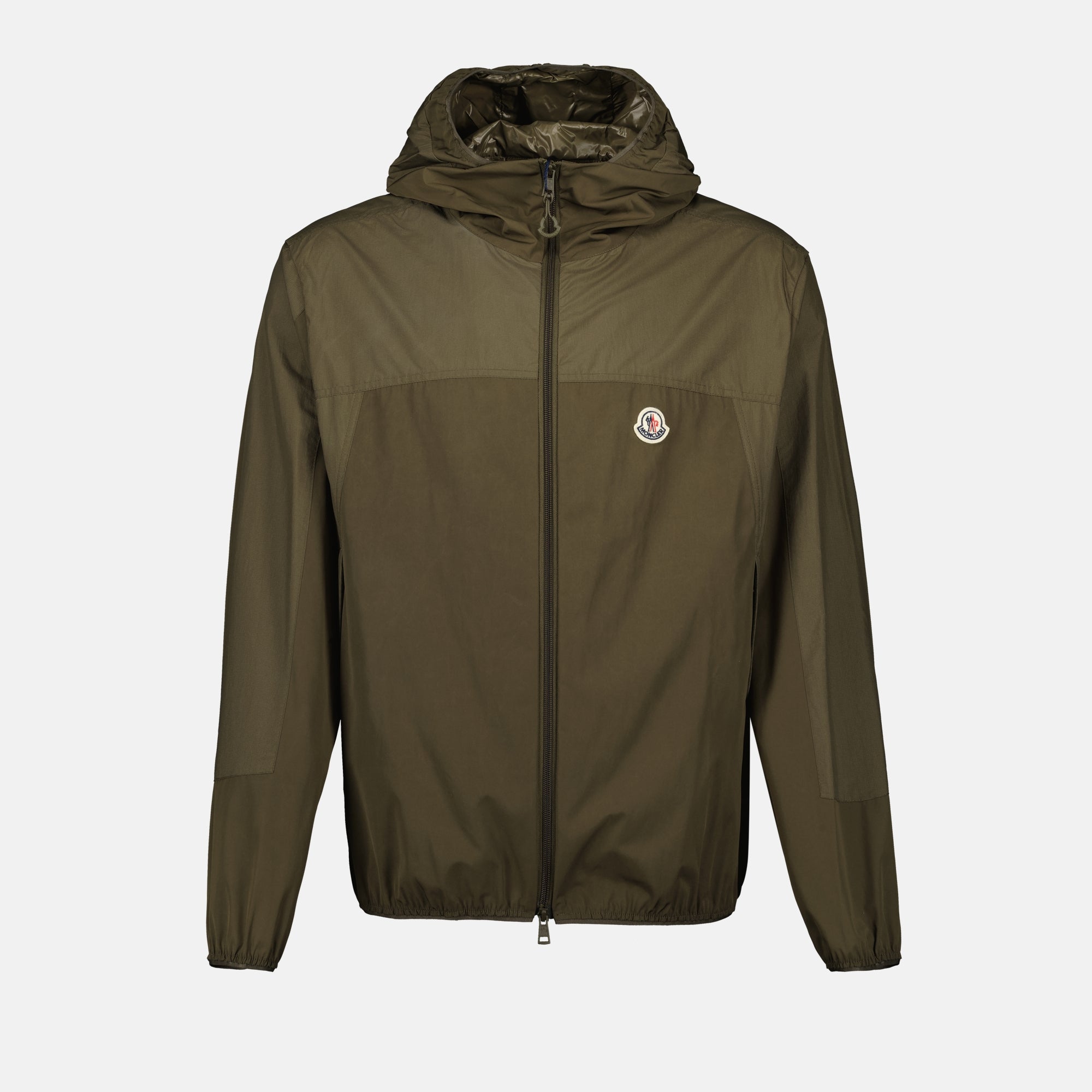 Imagem da jaqueta khaki Kona com logo da Moncler para Homens - Temporada Outono-Inverno 2024 - Vista frontal