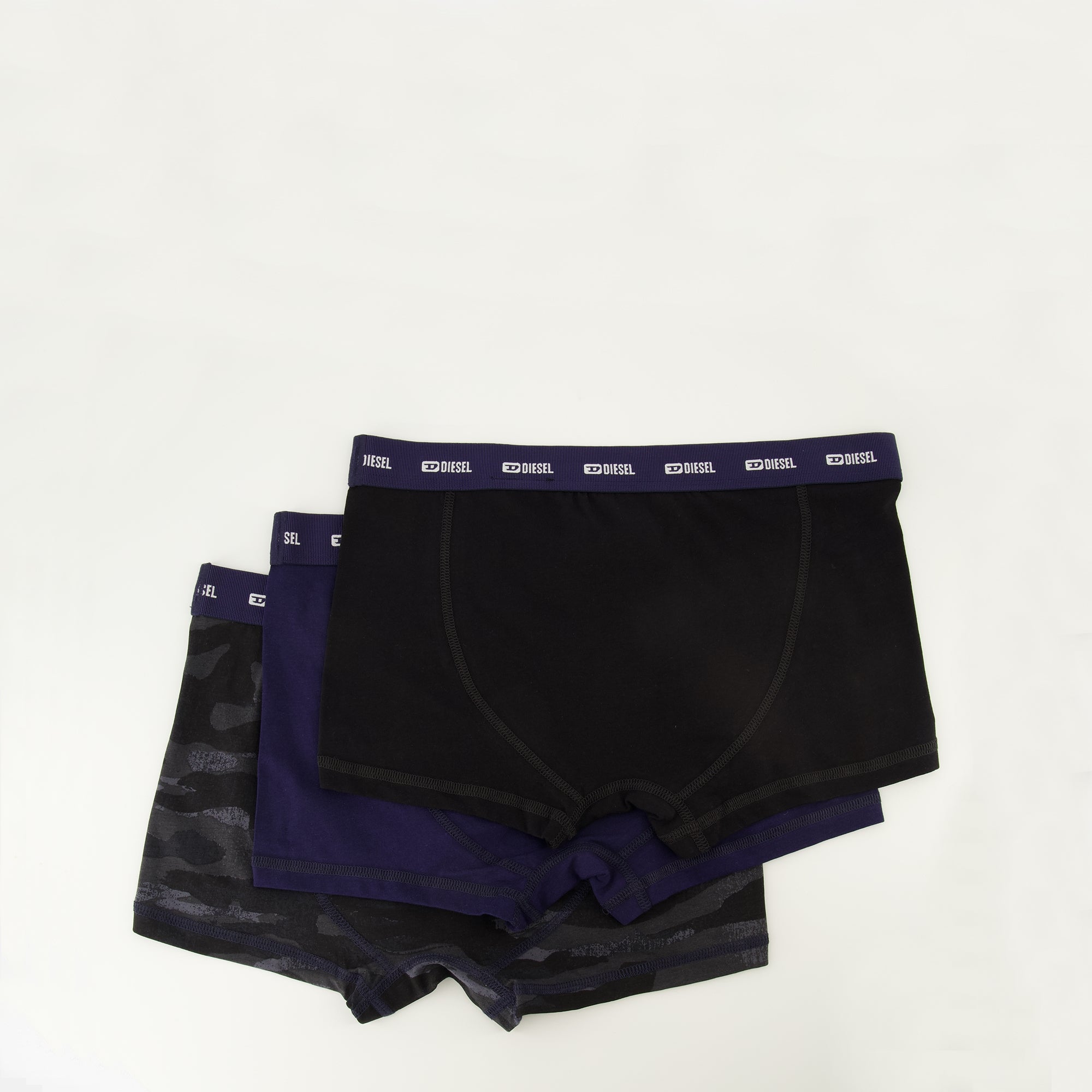 マリンブルーのボクサーショーツ