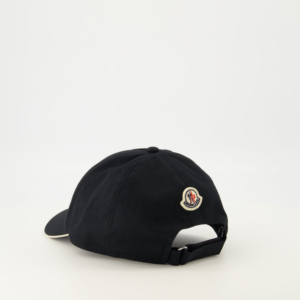 Imagen de la gorra negra con logo de Moncler para hombres - Temporada primavera-verano 2026 - Vista de detalle 1