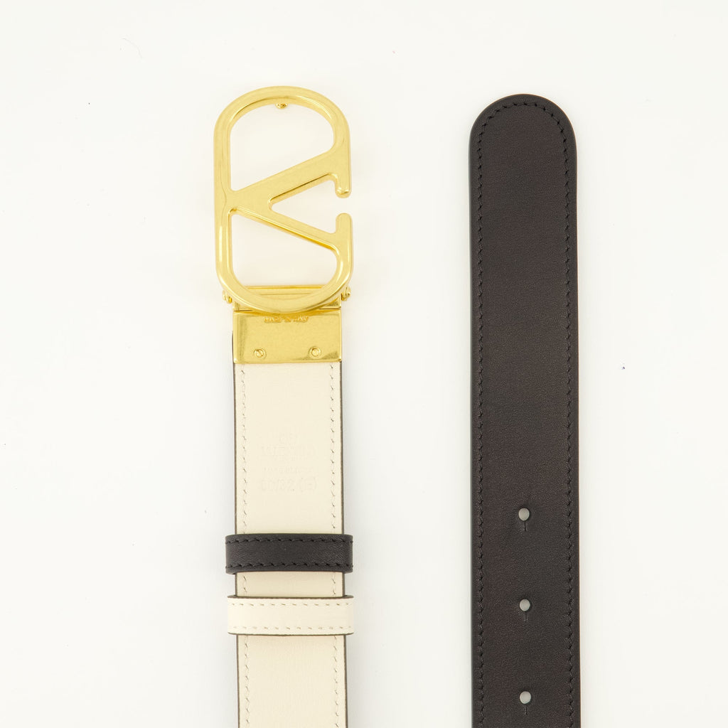 Image of Vlogo Reversible Belt by Valentino Garavani for Women - Season Spring-Summer 2026 - Detail View 5