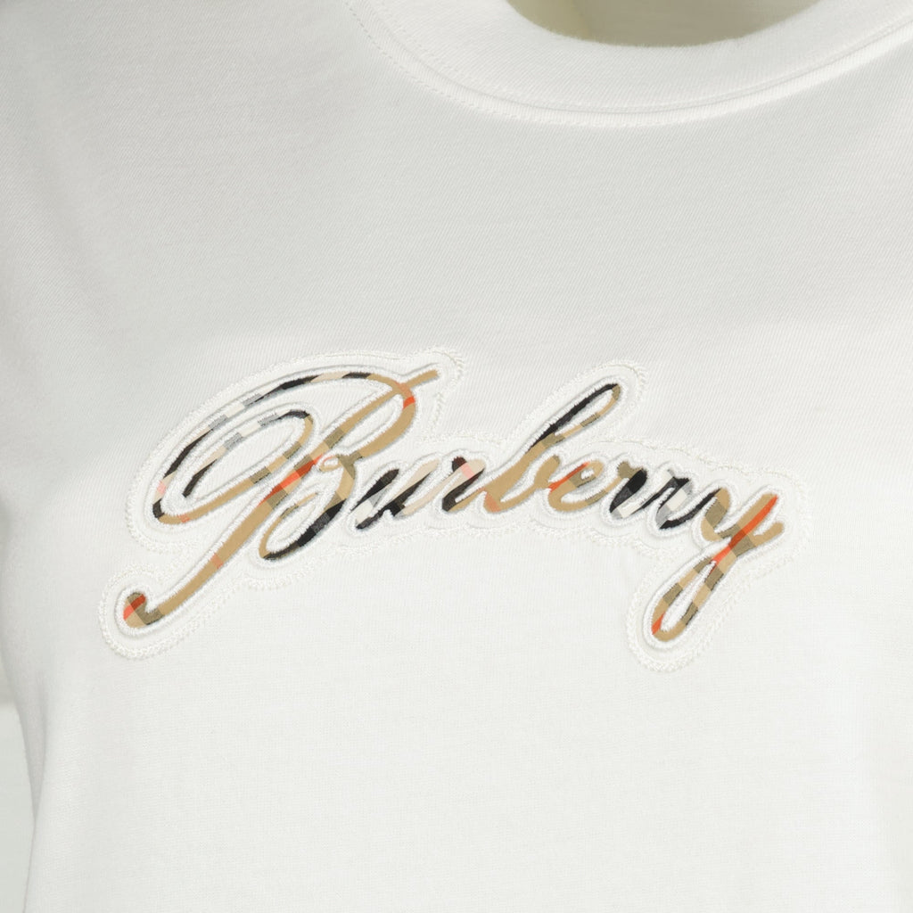 Imagen de la camiseta con logo a cuadros de Burberry para mujeres - Temporada Primavera-Verano 2026 - Vista de detalle 2
