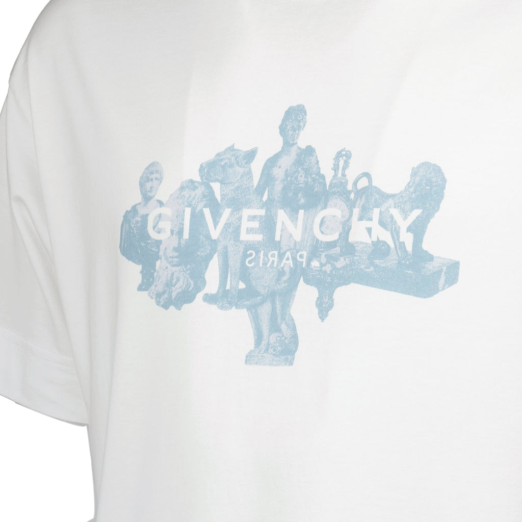 Image of Reverse Logo T-shirt by Givenchy for Men - Season Spring-Summer 2025 - Detail View 1