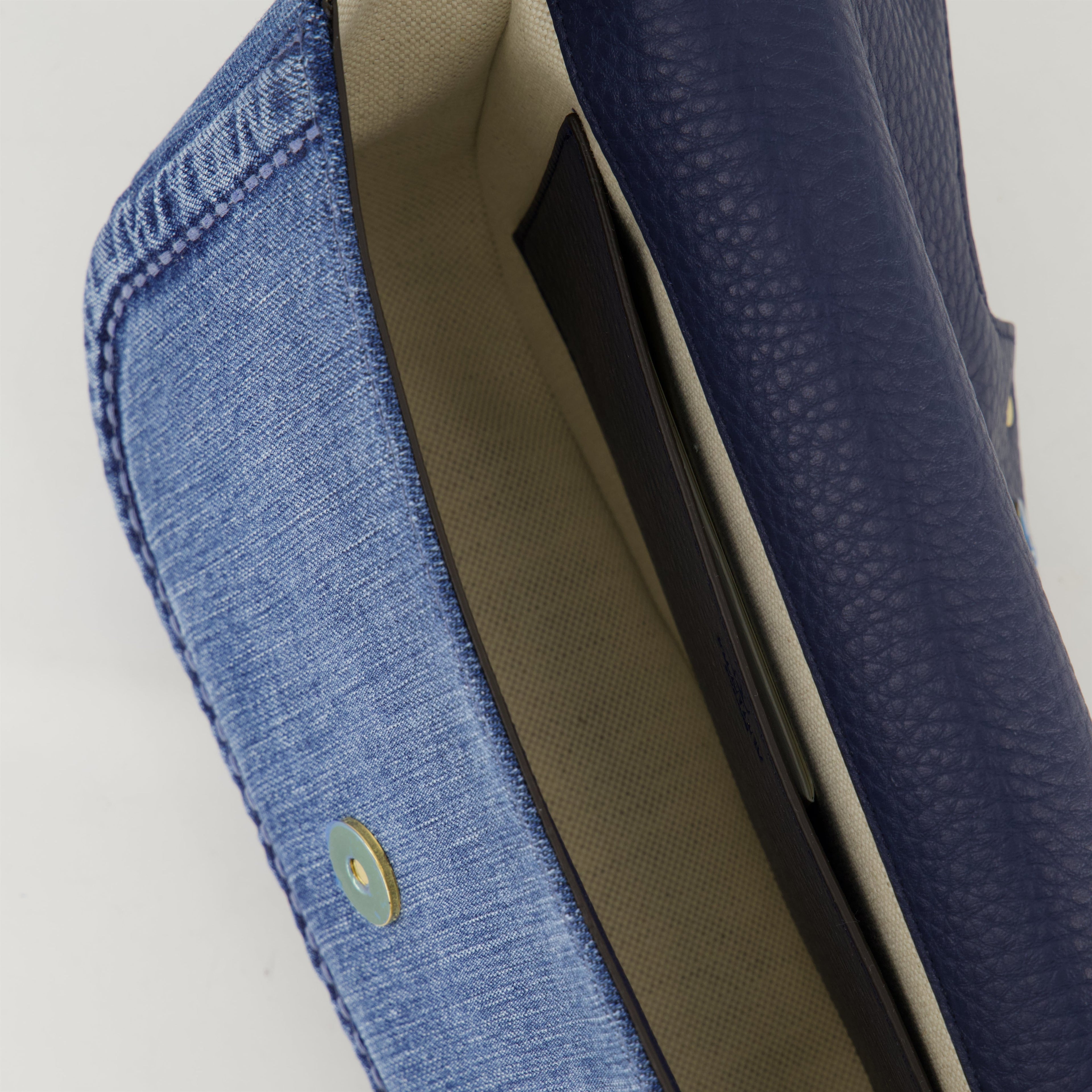 VLogo sac, blue denim bag, Valentino accessory, adjustable strap bag, floral embroidered shoulder bag