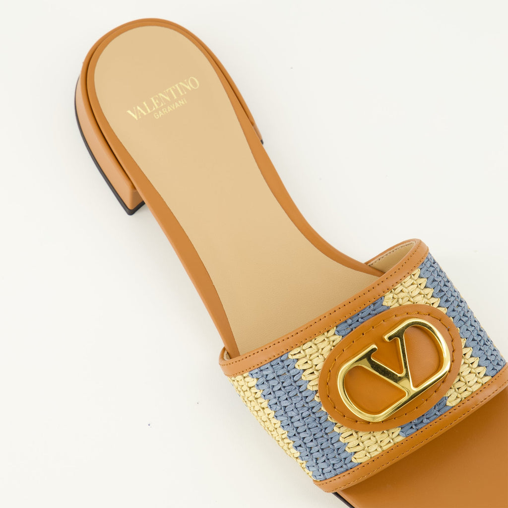 バレンティノ・ガラバーニの女性用Vlogoサンダルの画像 - シーズン春夏2026 - 上からの詳細ビュー