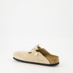 Immagine delle Mules Boston Beige di Birkenstock per donne - Stagione Autunno-Inverno 2025 - Vista posteriore destra a tre quarti