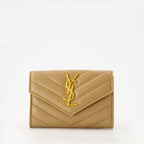 Immagine del portafoglio Cassandre beige di Saint Laurent per donne - Stagione Autunno-Inverno 2025 - Vista frontale