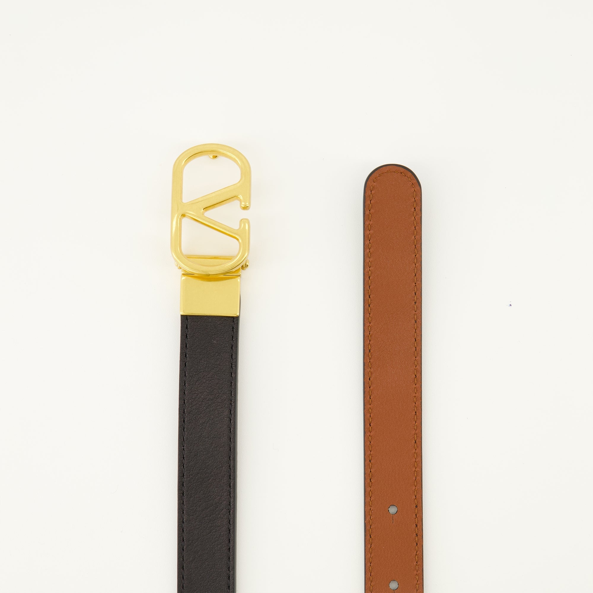 Imagen del cinturón reversible Vlogo de Valentino Garavani para mujeres - Temporada primavera-verano 2026 - Vista Detalle 6