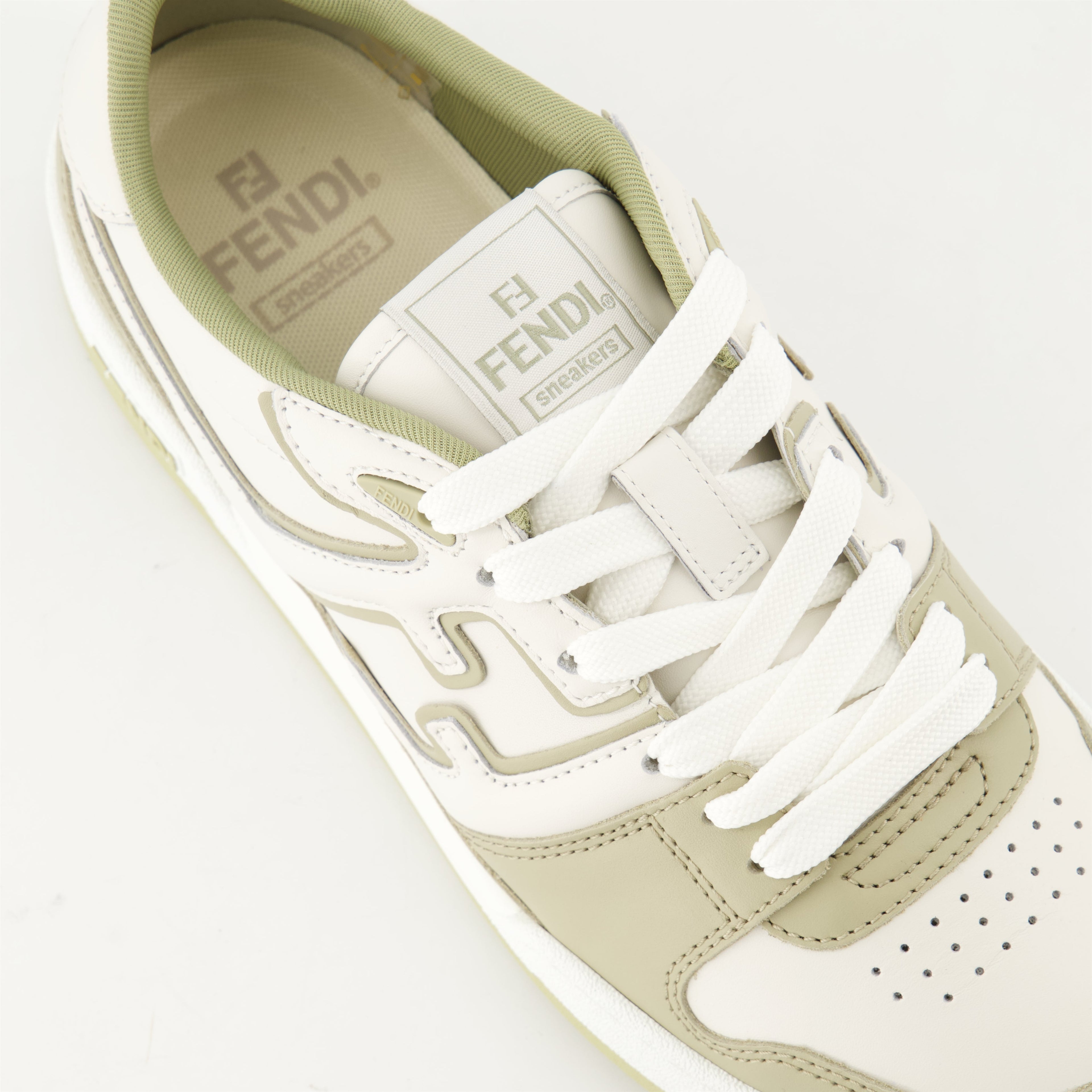 Image des baskets Fendi Match vert olive de Fendi pour hommes - Saison Printemps-Été 2025 - Vue des détails supérieurs