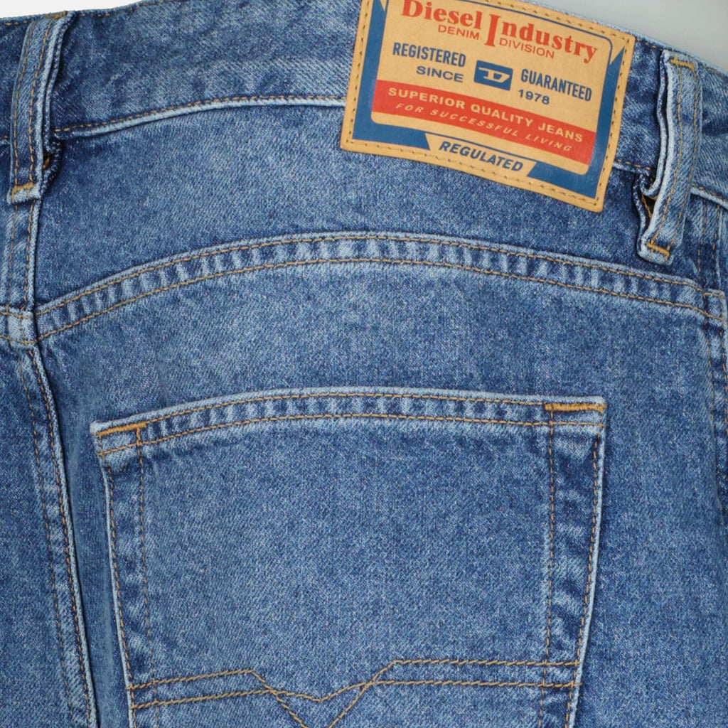 Immagine dei pantaloni denim D-Sire di Diesel per donne - Stagione Primavera-Estate 2026 - Dettaglio Vista 2