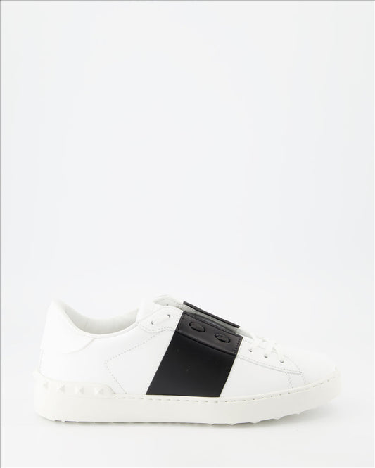 Valentino Garavani sneakers,luxury sneakers,white-black sneakers,designer footwear,high-end sneakers