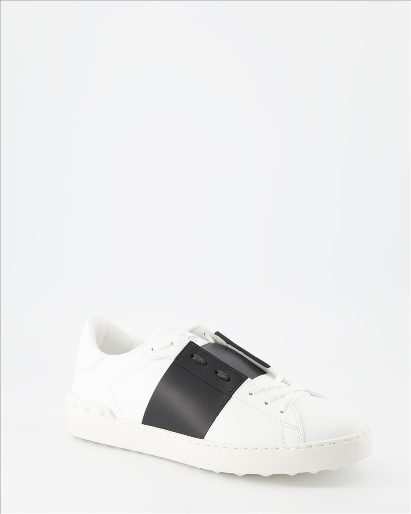 Valentino Garavani sneakers,luxury sneakers,white-black sneakers,designer footwear,high-end sneakers