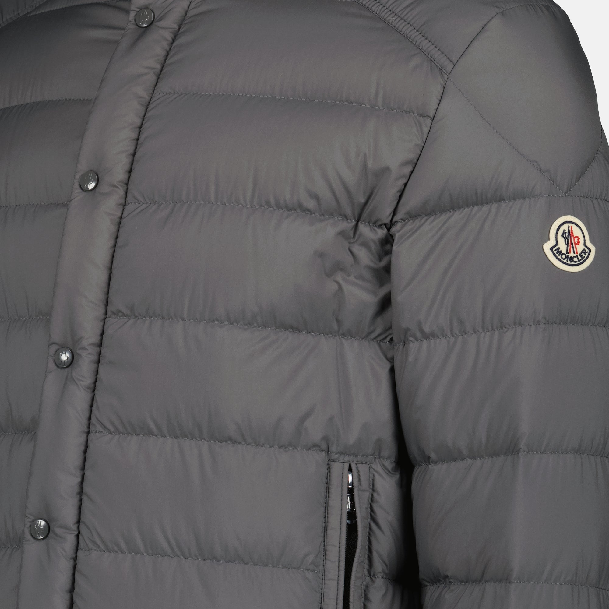 Image of Doudoune Selves by Moncler for Men - Season Spring-Summer 2026 - Detail View 1