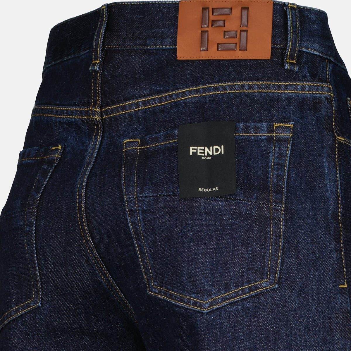 Vaqueros rectos de denim sin tratar