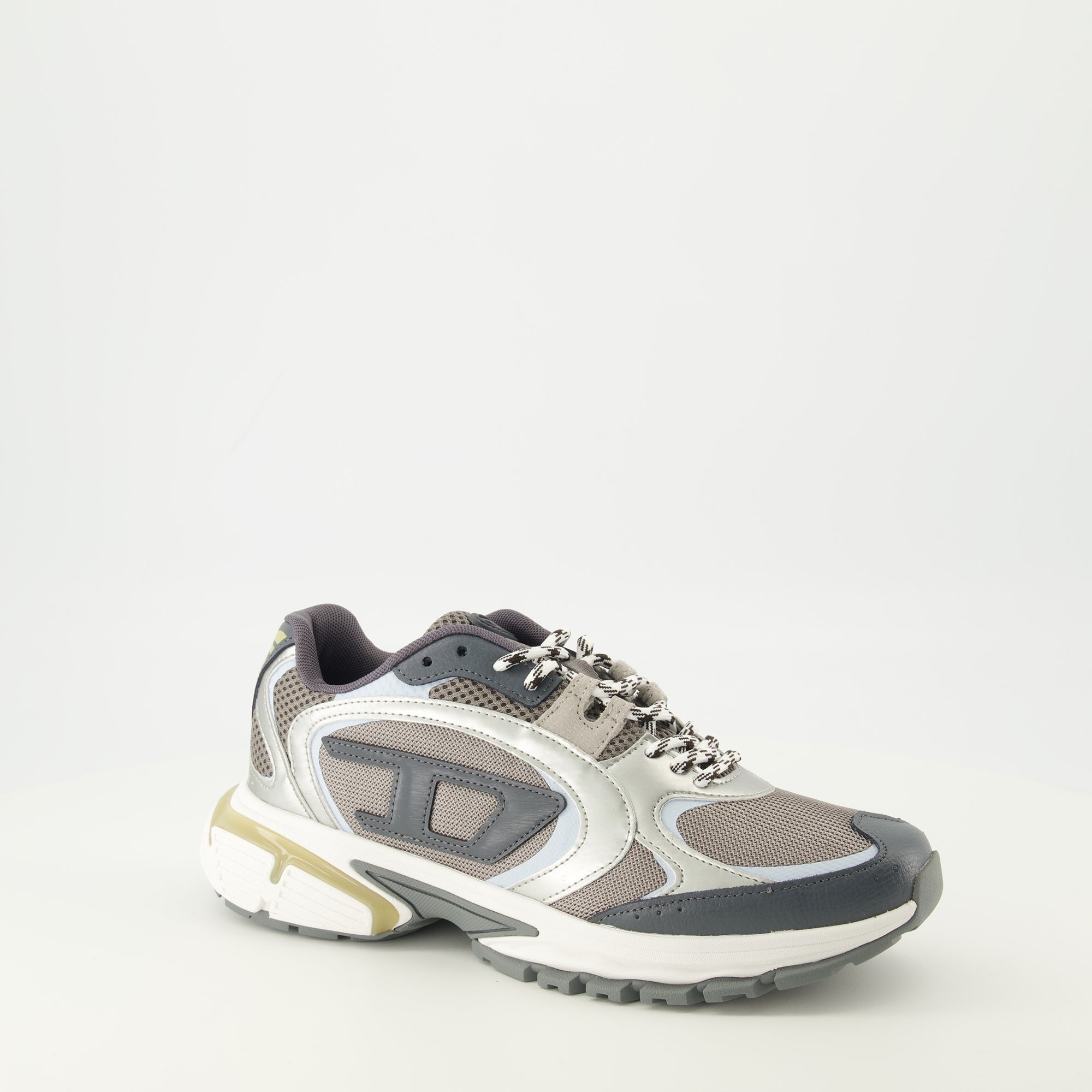 프로-V-덴스 타우프 및 실버 그레이 스니커즈