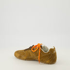 Bilde av New Balance x Miu Miu 530 SL Brown av Miu Miu for kvinner - Sesong Vår-Sommer 2026 - Bak høyre trekvart visning