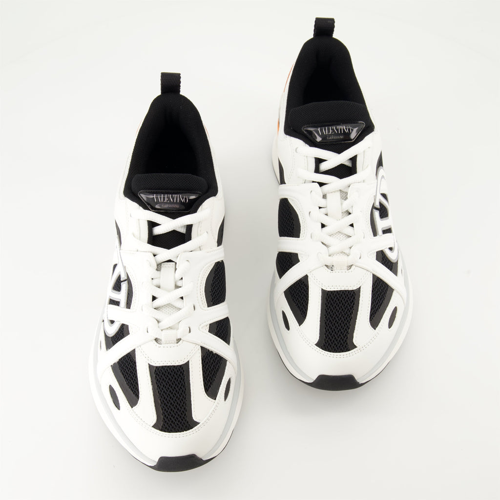 Image of White and Black VLogo Easyjog Sneakers by Valentino Garavani for Men - Season Autumn-Winter 2024 - Top View Pair