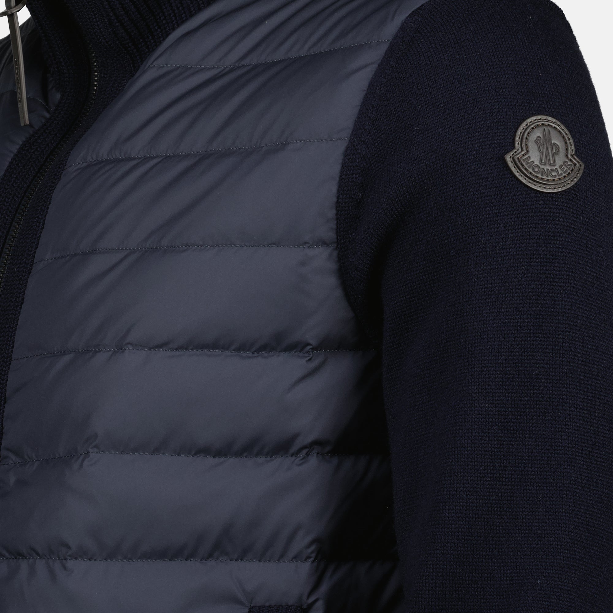 Immagine del Cardigan Bi-Matière di Moncler per Uomo - Stagione Primavera-Estate 2026 - Vista Dettaglio 1