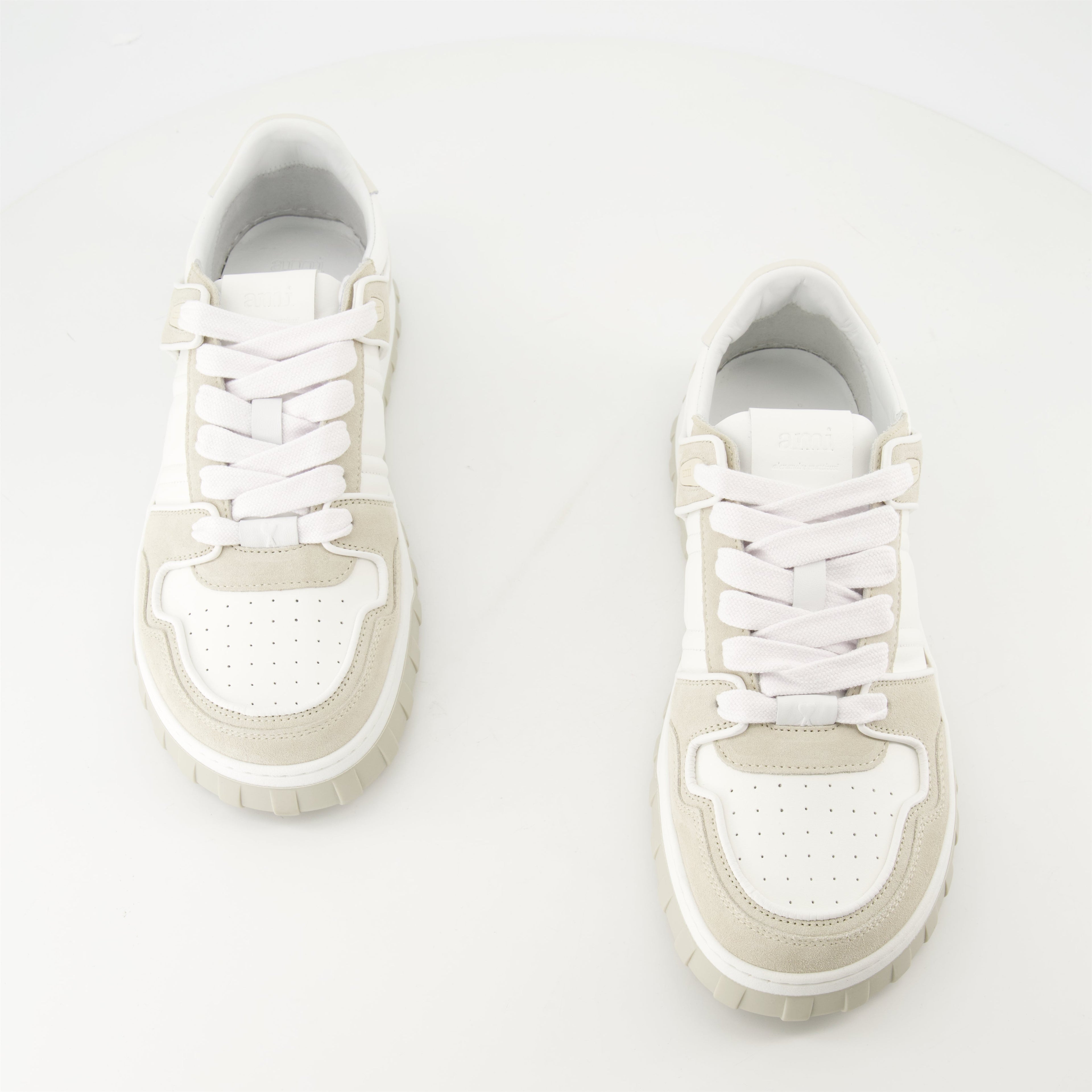 Baskets Walk, AMI Paris sneakers, Beige and White footwear, Unisex casual shoes, Designer sneakers