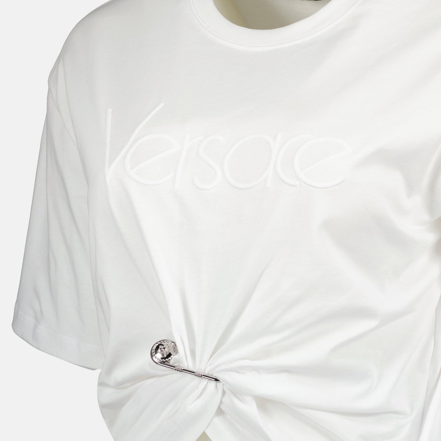 crop t-shirt, safety pin detail, white cotton tee, round neckline, everyday elegance