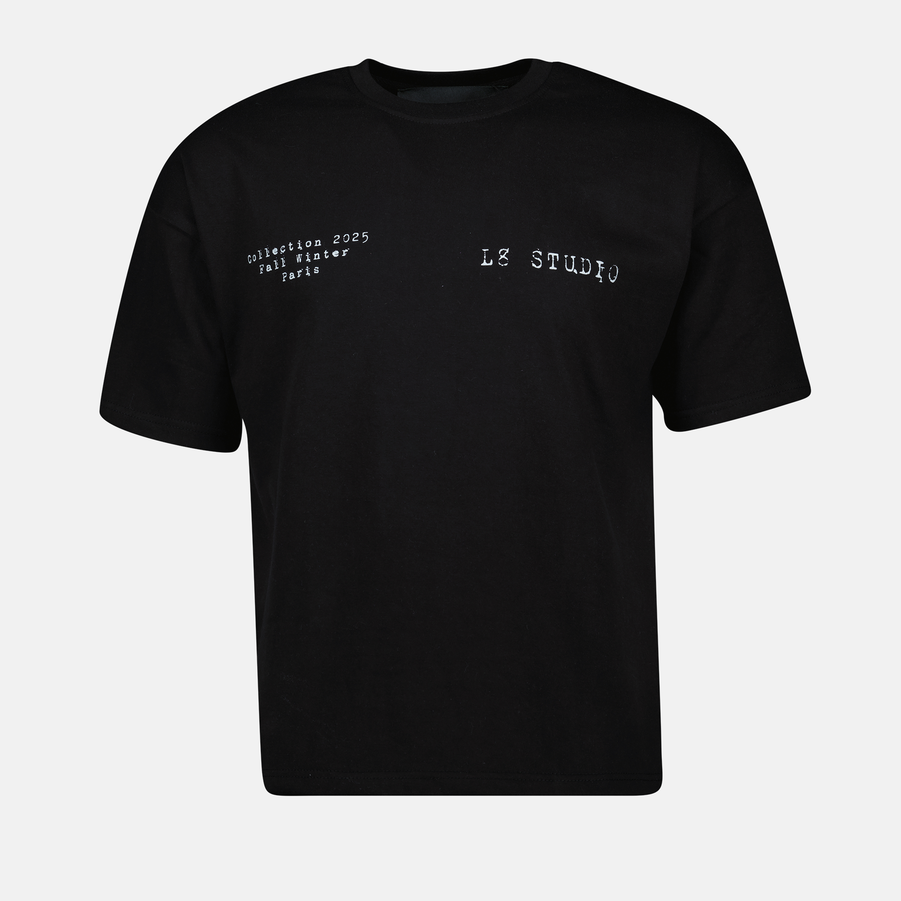 L8スタジオのブラックバージンTシャツの画像 - メンズ - シーズン春夏2025 - 前面ビュー