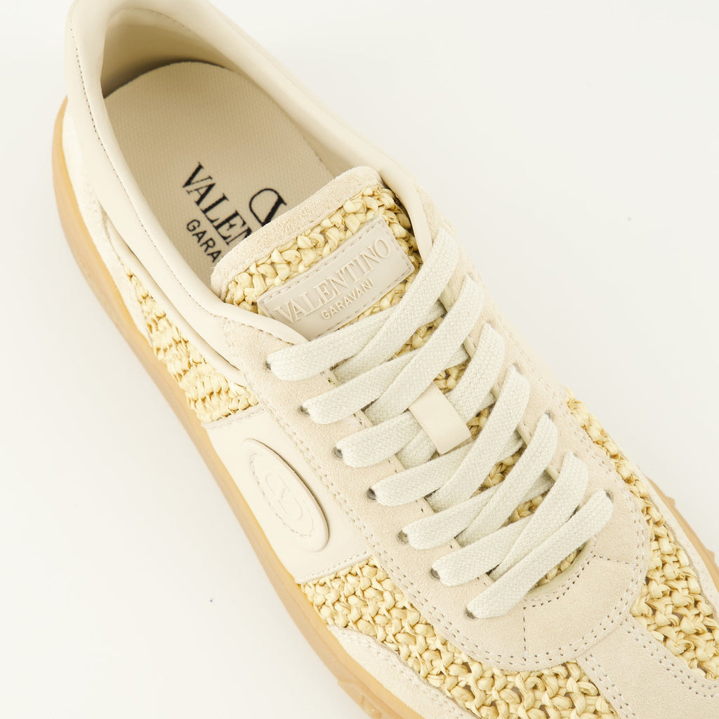 Imagem dos ténis de ráfia bege Upvillage da Valentino Garavani para mulheres - Temporada Primavera-Verão 2026 - Vista detalhada de cima