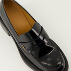 Imagen de los mocasines de cuero negro de Tod's para mujeres - Temporada Otoño-Invierno 2025 - Vista de detalle desde arriba