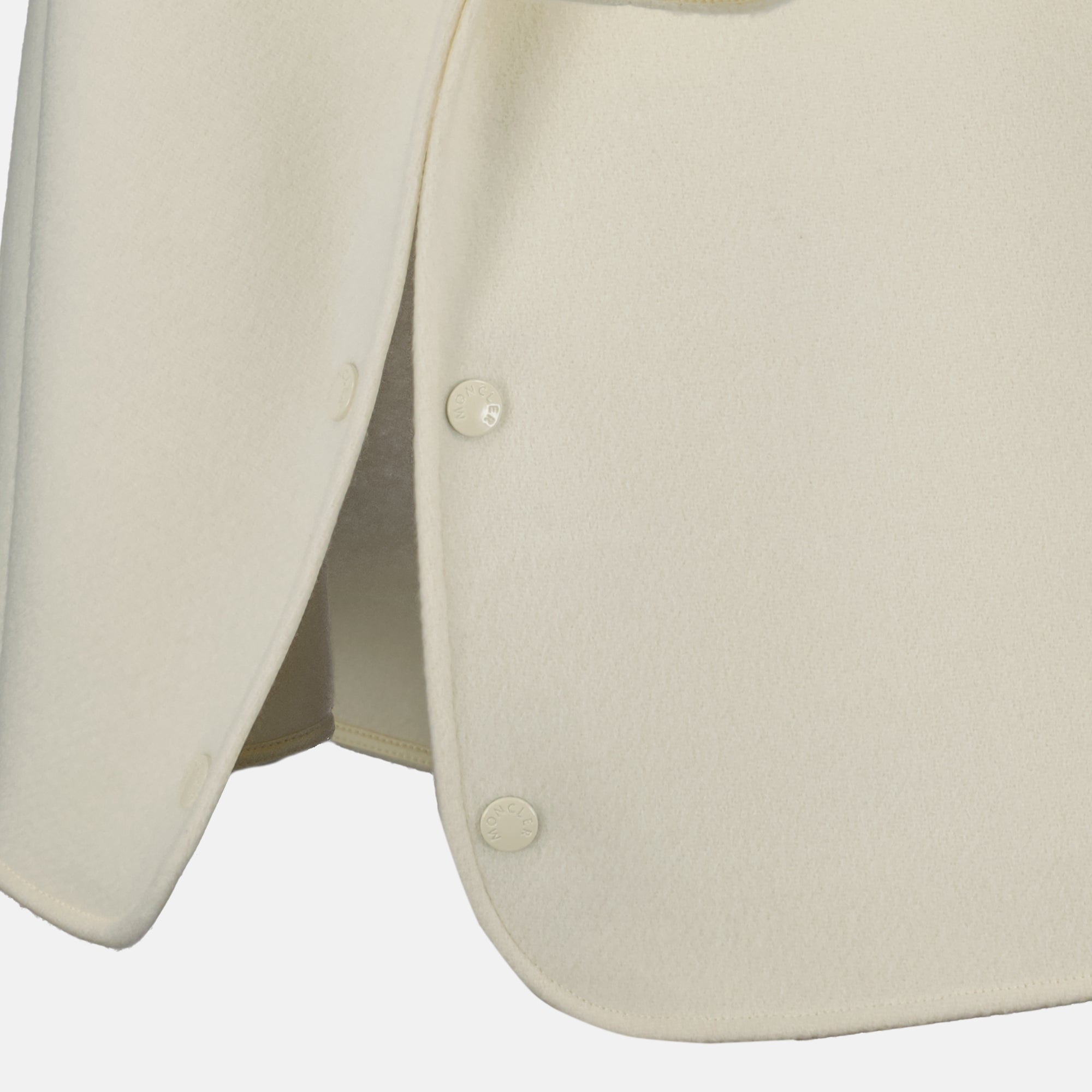 ホワイトウールジップケープ