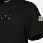 モンクレールの男性用ブラックプリントロゴTシャツの画像 - シーズン春夏2026 - 詳細ビュー2