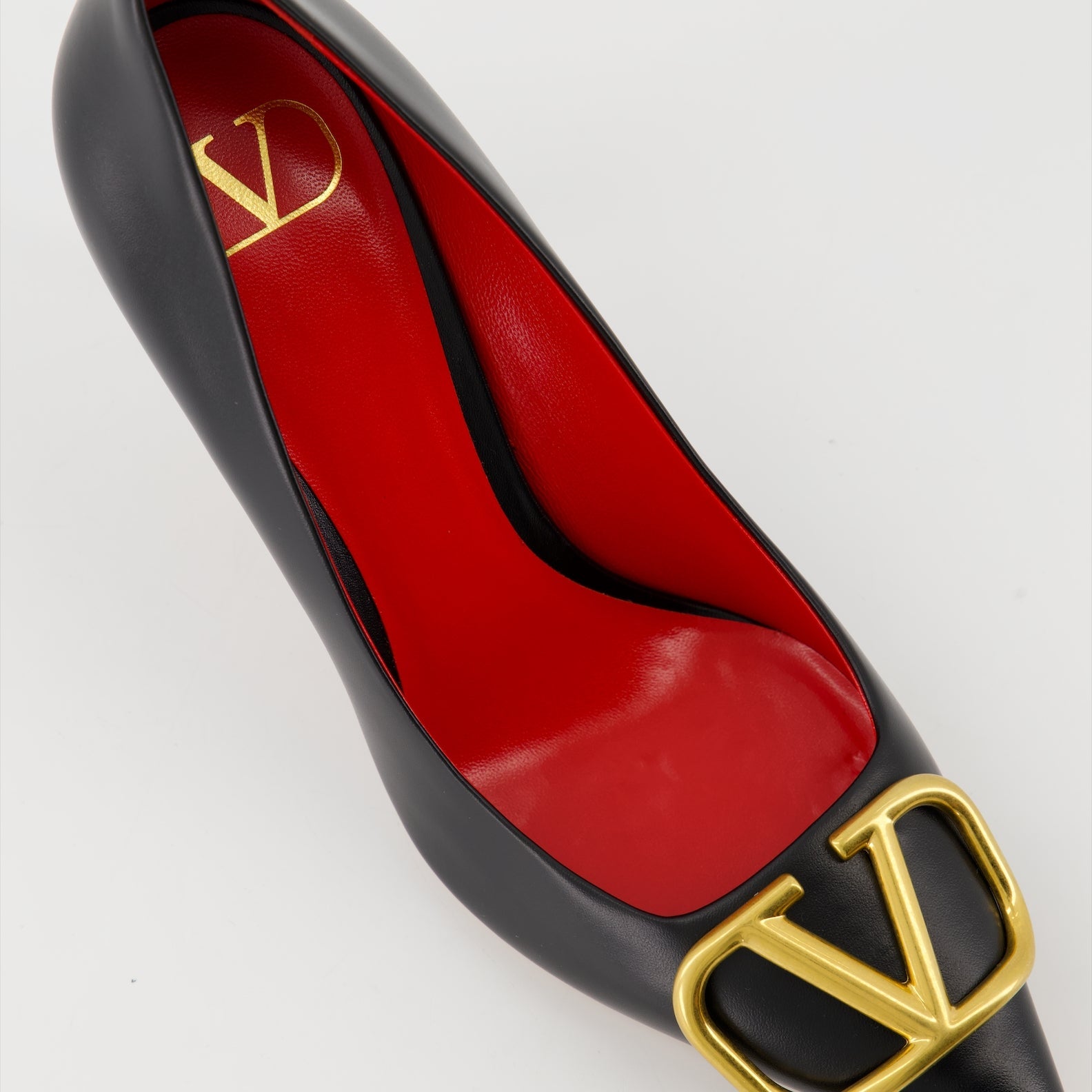   Valentino Garavani, black leather pumps, pointed-toe shoes, high-end fashion, luxury footwear
