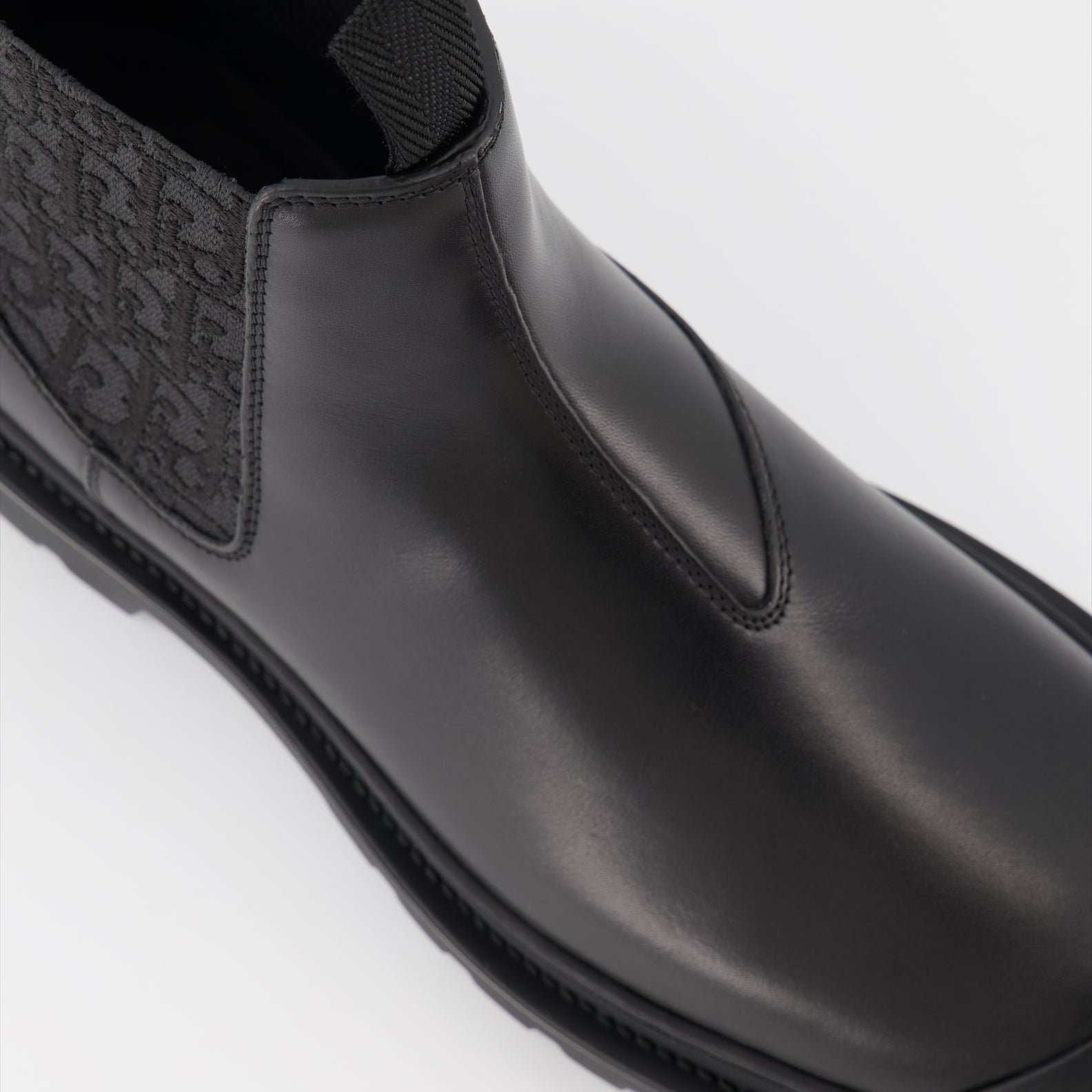Dior Chelsea Boots, Men's Luxury Footwear, Leather Ankle Boots, Designer Shoes, High-End Fashion