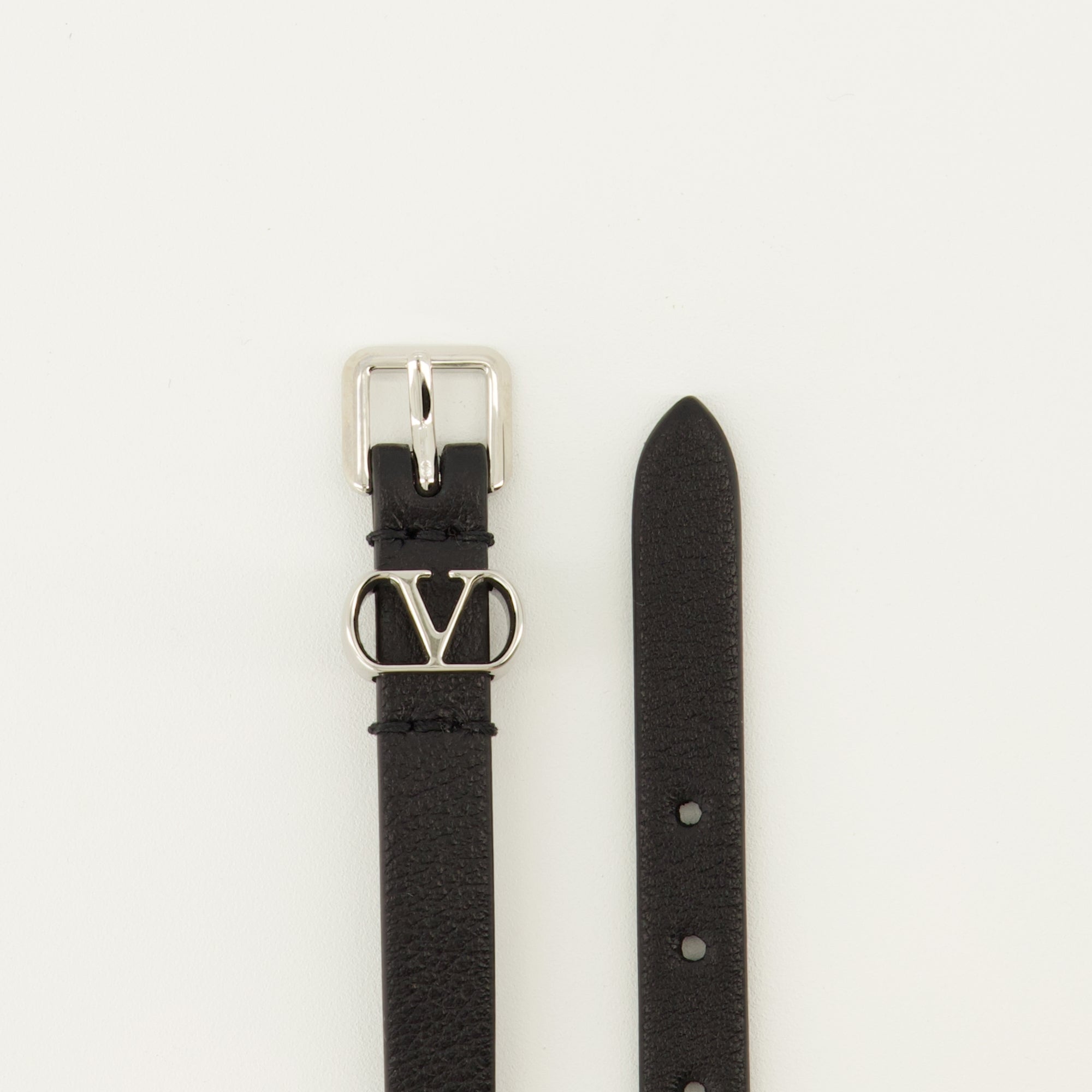 バレンティノ・ガラヴァーニの男性用オーバレットレザーブレスレットの画像 - シーズン春夏2026 - 詳細ビュー1