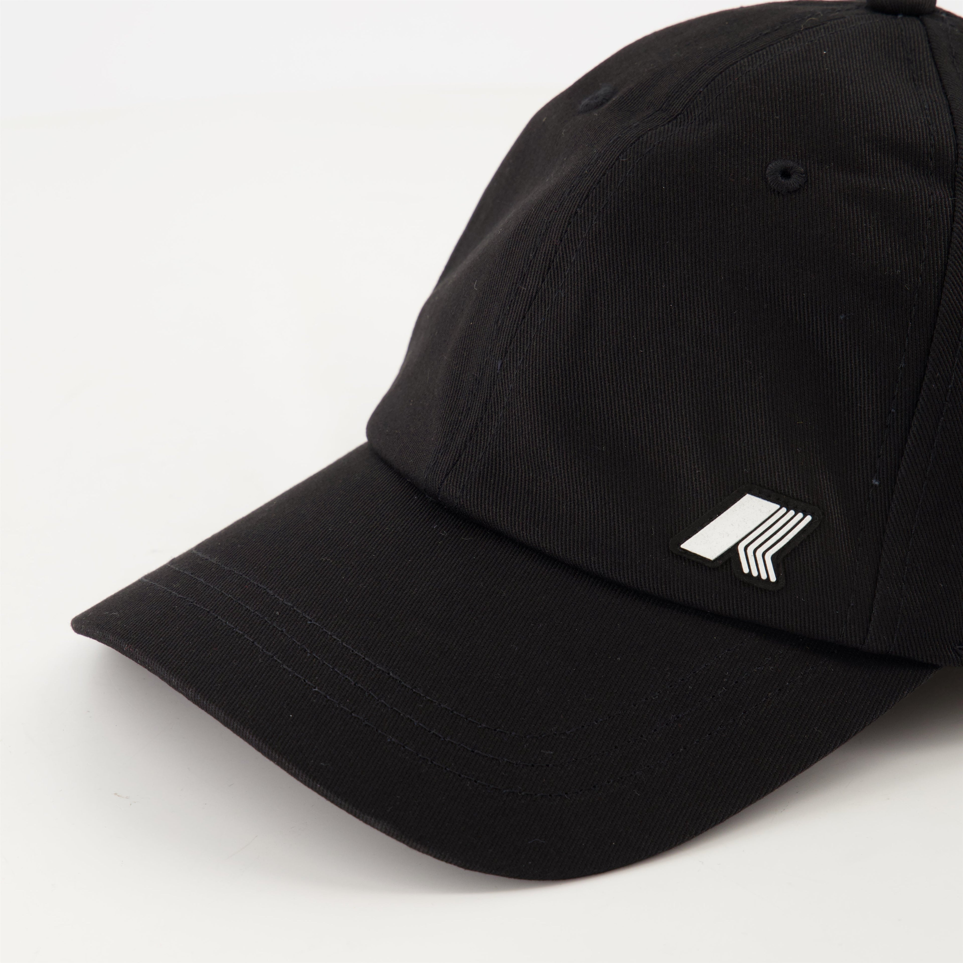 black cap, adjustable cap, unisex accessory, technical twill, silicone logo