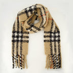 Image of Plaid Alpaca Scarf by Burberry for Unisex - Season Spring-Summer 2026 - Detail View 1