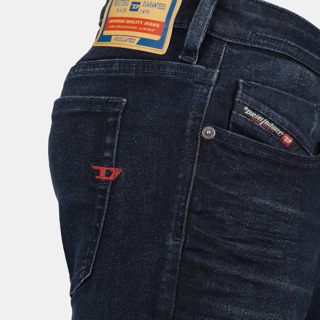 Image of Sleenker Grey Denim Skinny Jeans by Diesel for Men - Season Spring-Summer 2025 - Detail View 5