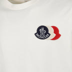 Immagine della T-shirt con logo Tricolore di Moncler per uomo - Stagione Autunno-Inverno 2025 - Vista dettagliata del prodotto 3