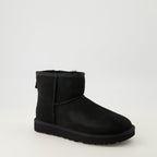 Image of Classic Mini II Black Suede Boots by Ugg for Women - Season Autumn-Winter 2025 - Front Right Three-Quarter View
