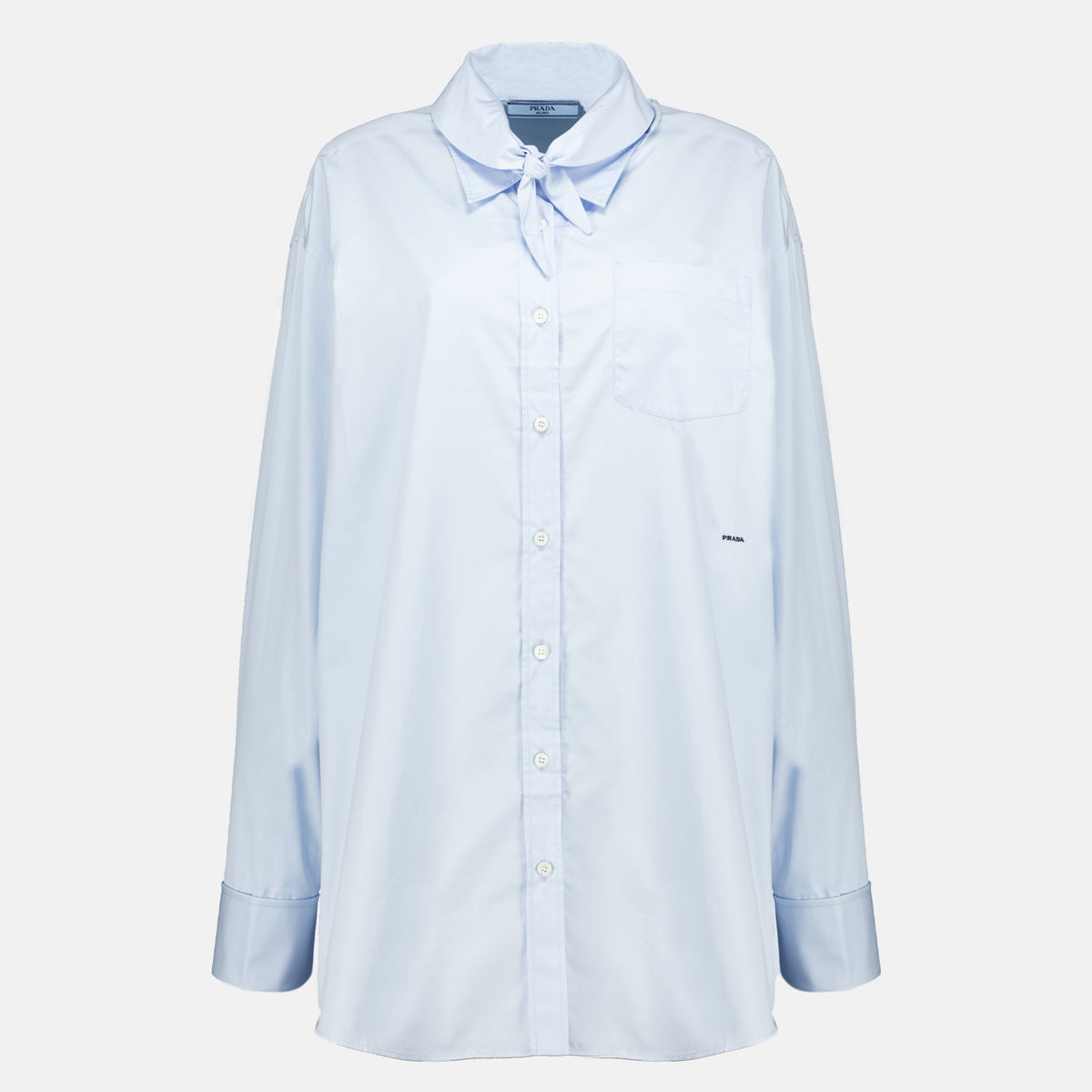 Camisa de popelina azul claro con pañuelo desmontable