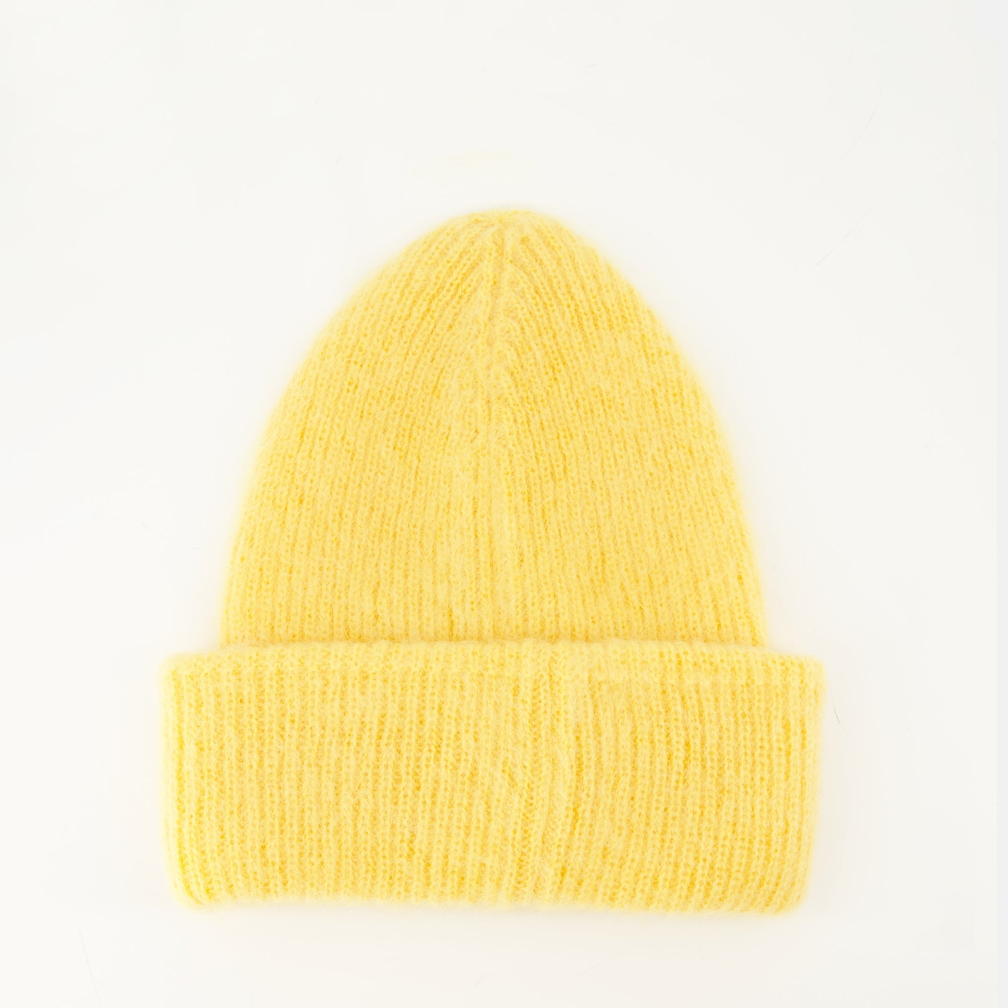 Image de bonnet en laine et mohair jaune par Moncler pour femmes - Saison Automne-Hiver 2025 - Vue de dos